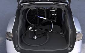 I was kid of shocked that i couldn't fit one large sized luggage behind the third row seats and it turned out that i was just not doing right. Comparison Tesla Model X P100d 2017 Vs Jeep Grand Cherokee Srt 2017 Suv Drive