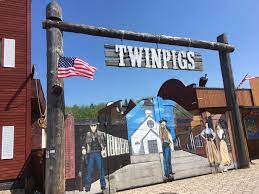 Shop pig twin at target to refresh your room. Wszedzie Dobrze Twinpigs Amerykanski Park Rozrywki Zory Polska