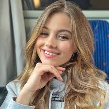 One smile for you…🫶❤️ • #smilegirl #instagirl #instagram #photooftheday  #photoshoot #selfie #selfietime #photography #travel #smiling #girl #happy  #ootd