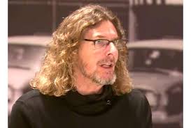 Le Philanthrope Ernie Boch Jr. Laisse un Pourboire de 2021 Dollars dans 6  Restaurants de Boston