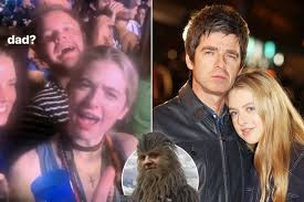 Anais gallagher is acknowledged as the daughter of the frontman of the oasis, noel gallagher. Lewis Capaldi Gets Revenge On Noel Gallagher With Oasis Star S Teenage Daughter Mirror Online