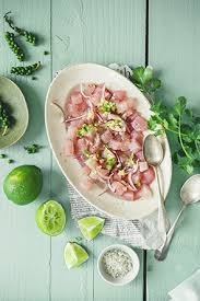 4 Paves De Thon Germon 1 Gousse D Ail 1 Cm De Gingembre 1 Petite Branche De Celeri Le Jus De 3 Citrons Verts 3 C En 2020 Recette Ceviche Ceviche De Thon Ceviche