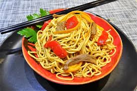 Nouilles Chinoises Au Bœuf La Recette Facile Par Toques 2 Cuisine Recette En 2020 Nouilles Chinoises Recette Facile Cuisine