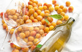 Liqueur De Mirabelles Recette En 2020 Recettes De Cuisine Liqueur De Mirabelle Recette Mirabelle