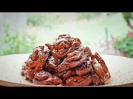 moroccan sweet chebakia شباكية الطريقة التقليدية لصنع مع رجل كوري bushcraft cooking youtube food moroccan food almond