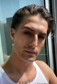 May 24, 2021 · italian band maneskin rocked their way to success in the eurovision song contest 2021. A Blog For Manskin But Mainly For Vic Sharing Clothes With Maneskin Headcanon