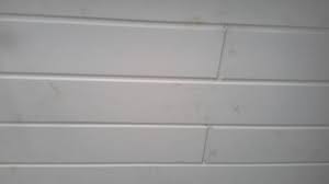 So veredeln sie die oberfläche von möbeln mit lasur: Decke Holzpaneele Im Bad Streichen Holz
