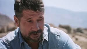 Kevin Bacon and Fred Ward star in 1990 horror classic 'Tremors'