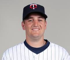 Clem, Glen'miş! Xbox 360'ta MLB 2k13 oynuyordum, bir fantezi draft yaptım  ve bu adam benim bullpen'ime çıktı. Sonunda bir şeyleri bağladım. :  r/barstoolsports