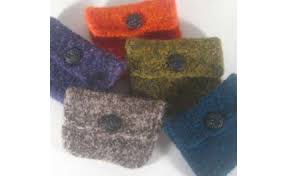 Knit frog coin purse to carry all your little treasures in something cute and affordable. Felted Coin Purse Craftbits Com