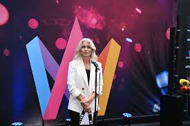 Three times melodifestivalen participant, oscar zia, will be hosting the 2022 edition that will begin on february 5th and run through till march . 8lxglogn7tedum