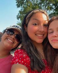 hey hey !! 🌞 my name is eden willis and i'm from chicago! i'm so excited  for the time at liberty this fall…so soon !! i love meeting new people,  listening to