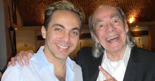 Cristian sainz valdés castro, es un reconocido cantante, actor y compositor mexicano, de música pop romántica, hijo de los actores verónica castro y manuel el loco valdés, salta a la fama en 1992. Cristian Castro Confiesa Que Le Tenia Miedo A Su Papa Manuel El Loco Valdes
