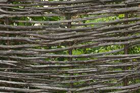 Zaunelemente aus ästen selbst flechten. Sichtschutz Aus Asten Selber Machen So Geht S