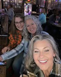 We went for a hair and nail show in Nashville and ended up having so much  fun and making more memories. Love you girls!💞