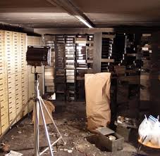 Swift bic code deutdedb110 is used to transfer money from berlin branch of berliner bank to any other bank in the world. Tunnel Coup Bilder Zeigen Verwustung In Berliner Bank Tresor Welt