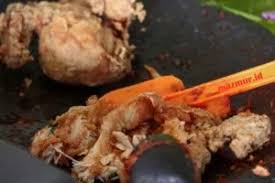 Sajian yang satu ini merupakan modifikasi dari. Resep Ayam Geprek Bensu