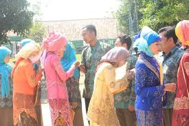 The district is the regency seat of majalengka regency. Mtsn 3 Majalengka Bantarwaru Home Facebook