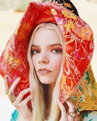 Queen Gates's Instagram, Twitter & Facebook