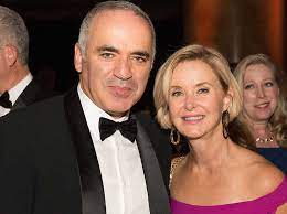 Garry kimovich kasparov was born gary weinstein in baku, azerbaijan, ussr in 1963. Garry Kasparov And Juanita Duggan The Fund For American Studies