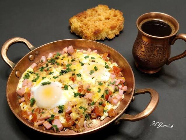 Вкусная яичница с сыром