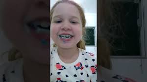 À noite, o bebê relaxa . Rotina Da Noite Essa Menina Toma Banho Youtube