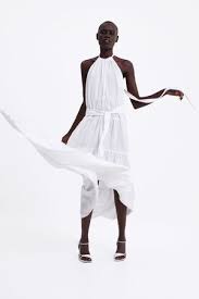 L'abito lungo non può mancare nel guardaroba di una donna. Zara Donna Vestiti Lunghi Fashiola It
