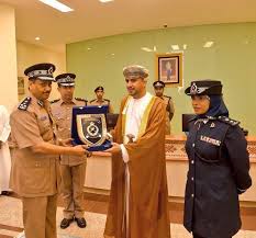أول امرأة عمانية تدير مركز شرطة Police Station Police Women