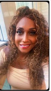 Good morning fam… #happyfriday let's enjoy this #FabulousFriday  #selflovejourney2025 #justyvevee #lifestyle #over50 #over40 #vee  #mentalwellness