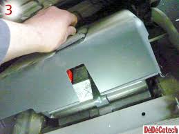 J'ai soulevé le capot, mais pas de batterie, celle ci serait apparemment sous le siège avant de la voiture mais sont raccordées à un pont sous le capot. Changer La Batterie Sur Citroen Xsara Picasso Tuto