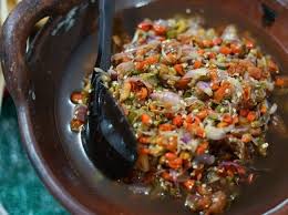 Cabai digoreng sampai layu dan dihaluskan dengan bumbu halus lainnya. 4wo9 V2ff0scm