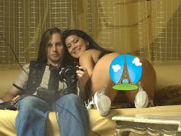 Flickr Pee Project - explicit girls peeing outdoors