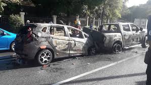 Mahkamah sesyen dan majistret, jalan duta 50506 kuala lumpur. Dua Kenderaan Terbakar Selepas Terlibat Kemalangan