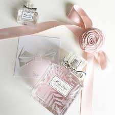 5 loại nước hoa hương thơm quyến rũ làm quà tặng 20/10 ý nghĩa cho nàng