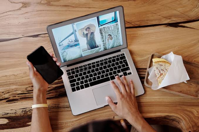 A Person Browsing on the Internet · Free Stock Photo