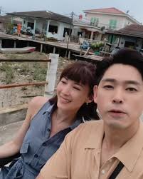 Your presence is the greatest gift I've ever had. 🖐🏼 Happy Dad's Day!  #happyfathersday