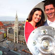 Robert Lewandowski Besichtigt Wohnung In Der Munchner Innenstadt Fc Bayern
