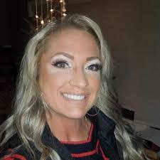 Jennifer Raddatz's Instagram, Twitter & Facebook