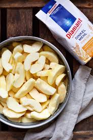 Saftiger Apfelkuchen Mit Apfelmus Kochkarussell Rezept Saftiger Apfelkuchen Apfelkuchen Apfelkuchen Mit Zimt