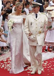 Maybe you would like to learn more about one of these? Edle Stoffe Zarte Spitze Das Waren Die Schonsten Brautkleider Der Stars Robes De Mariee Royales Robe De Mariee Mariage Princesse