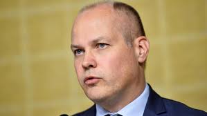 Krav på partier att redovisa bidrag skärps