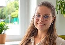 Laura Knipping's Instagram, Twitter & Facebook