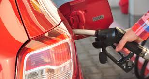 Une flambée qui s'explique, selon l'as, par le renchérissement des cours du pétrole dont le baril est à 63 dollars. Prix Du Carburant Quelle Est La Part Des Taxes Prelevees Par L Etat