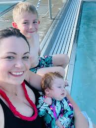 Guys help me here, im pregnant and cant keep anything in like I vomit each  and everything including water with my first pregnancy I went to the clinic  bathi there's nothing they