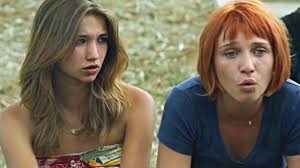 Le frère et la soeur entame alors une liaison commence. A La Derive Bande Annonce Vf 2018 Shailene Woodley Sam Claflin Youtube