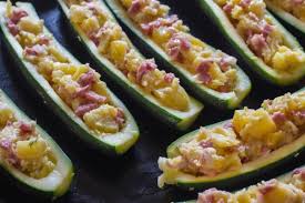 Para preparar la receta de calabacines rellenos de atún, lo primero que haremos es partirlos longitudinalmente. Como Hacer Calabacines Rellenos De Jamon Y Queso Facil
