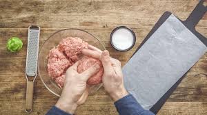Faire ses steaks végétariens, voici votre prochain défi ! How To Former Un Steak Hache Pour Hamburger Fooby Youtube