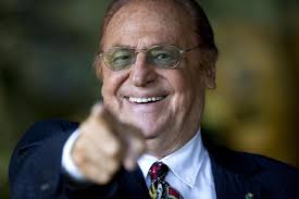 Renzo arbore da oggi è diventato ufficialmente un cittadino perugino ad honorem per il ruolo che ha nell'ambito della più importante manifestazione culturale e musicale del capoluogo umbro: Renzo Arbore Non E Piu La Mia Tv Left