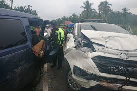 Berita acara kejadian kecelakaan kendaraan. Tabrakan Mobil Kedua Sopir Sempat Menghilang