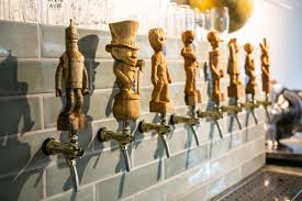 Craftbierwinkel verhuist van station naar Oudaan: “Beer geeks verzamelen  speciale bieren zoals kinderen Pokémon-kaarten verzamelen” (Antwerpen)